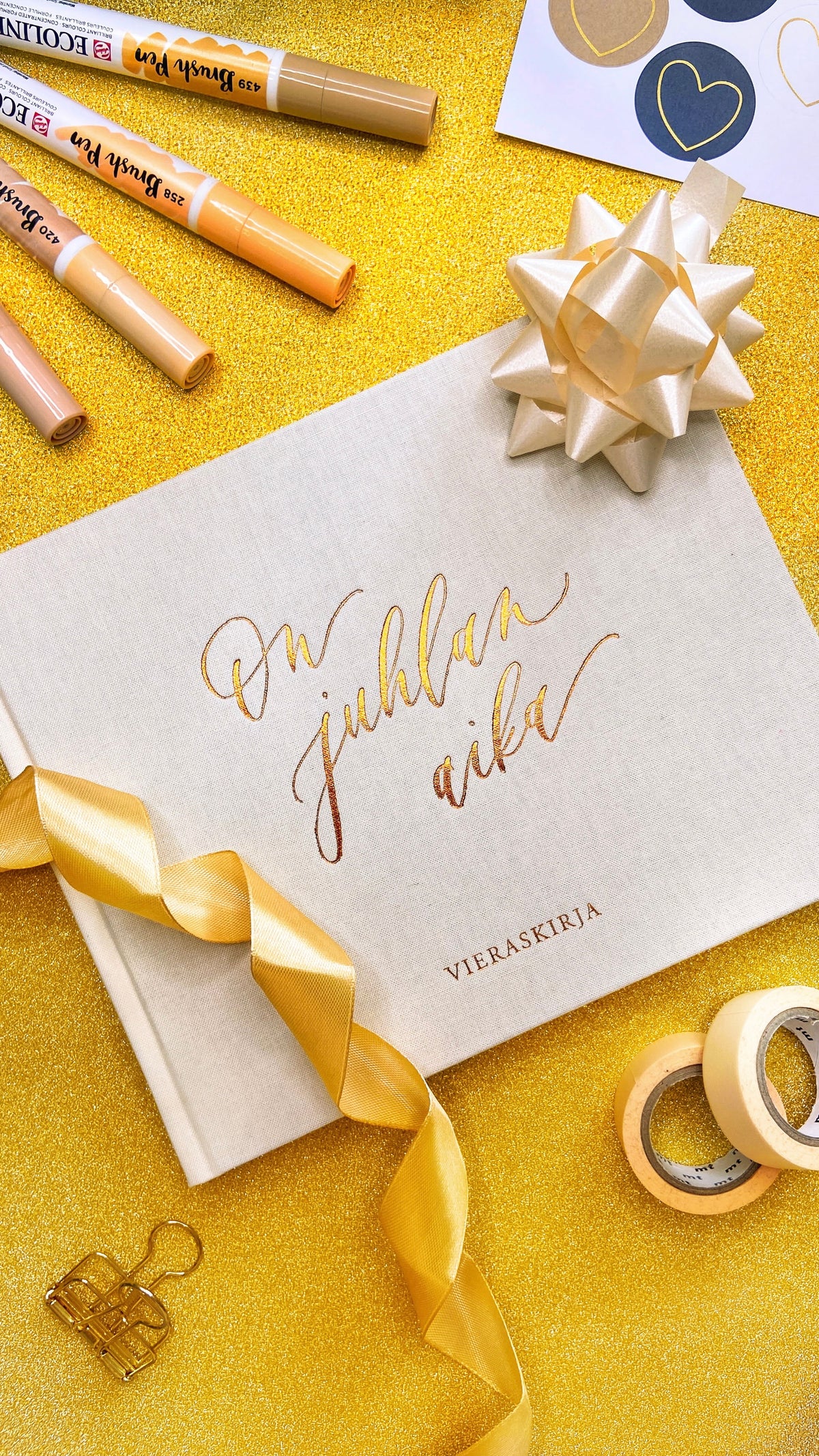 Vieraskirja Kalligrafiastudio - On juhlan aika
